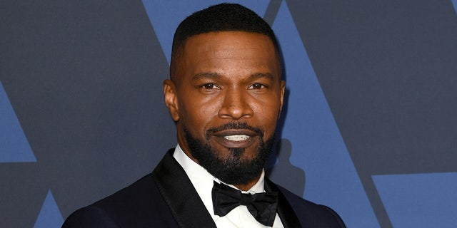 Jamie Foxx wears suit and tie on red carpet at movie premiere