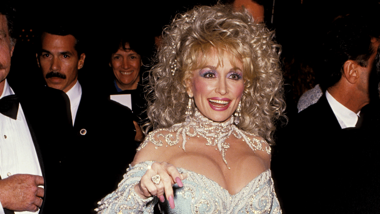 Dolly Parton attends a benefit premiere for "Steel Magnolias."