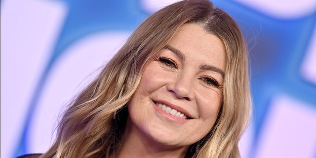 Ellen Pompeo up-close at the People's Choice Awards 2022 smiling on the red carpet