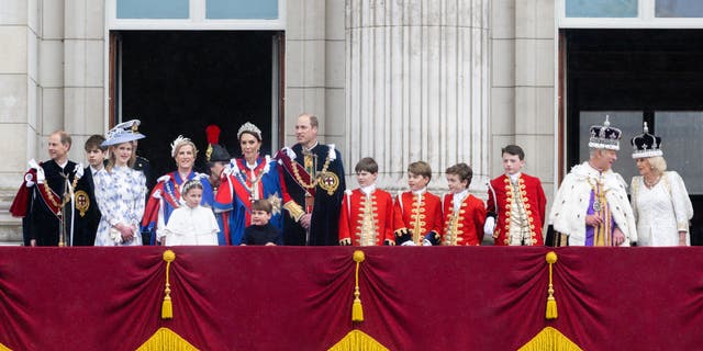 entire royal family on balcony