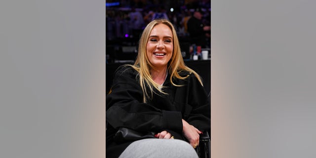 Adele smiling at Lakers game