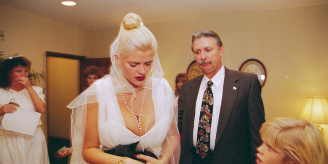 Anna Nicole Smith memorial service for husband