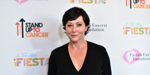 shannen doherty at stand up to cancer event