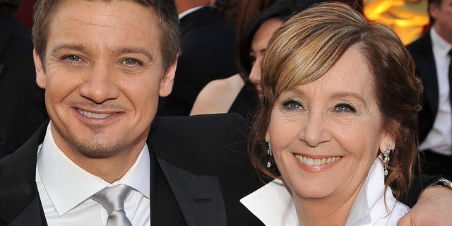 Jeremy Renner and his mother Valerie at an event