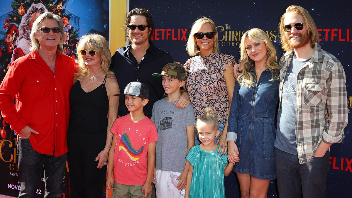 Kurt Russell, Goldie Hawn, Oliver Hudson and Wyatt Russell posing with family on the red carpet