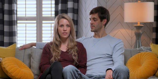 jill duggar and derick dillard sitting on couch in shiny happy people