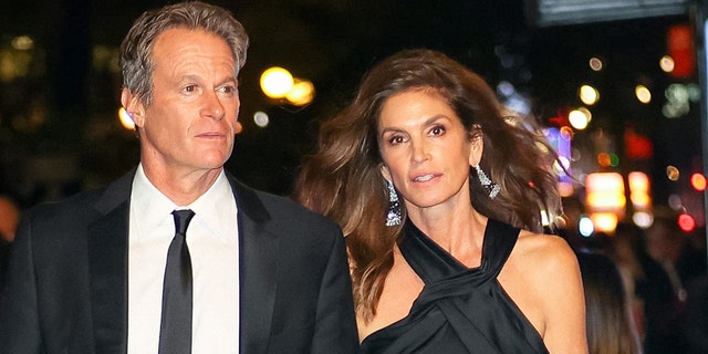 Cindy Crawford revealed that husband Rande Gerber still gives her flowers every year on her birthday.
