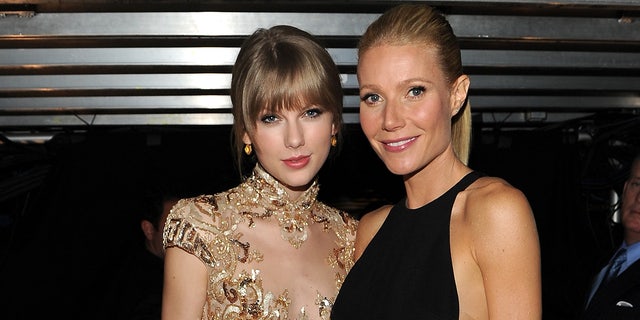 Taylor Swift and Gwyneth Paltrow smiled backstage at the Grammy awards in 2012.