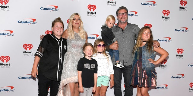 Tori Spelling and Dean McDermott with their five children